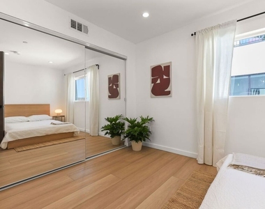 621 1/2 N Mariposa Avenue - Photo Thumbnail 18