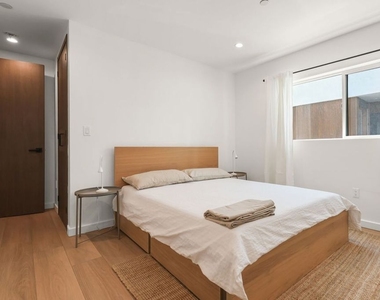 621 1/2 N Mariposa Avenue - Photo Thumbnail 14