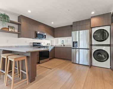 621 1/2 N Mariposa Avenue - Photo Thumbnail 8