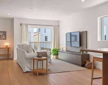 621 1/2 N Mariposa Avenue - Photo Thumbnail 5