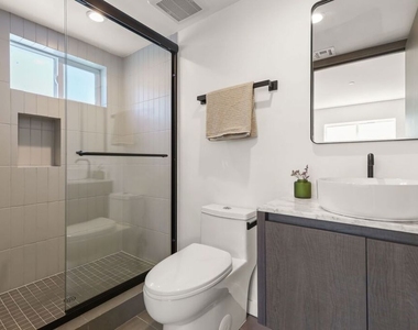 621 1/2 N Mariposa Avenue - Photo Thumbnail 26