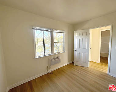 6406 Roble Avenue - Photo Thumbnail 7