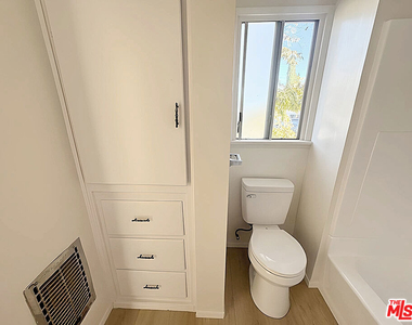 6406 Roble Avenue - Photo Thumbnail 13
