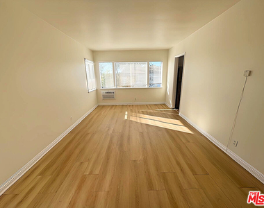 6406 Roble Avenue - Photo Thumbnail 1