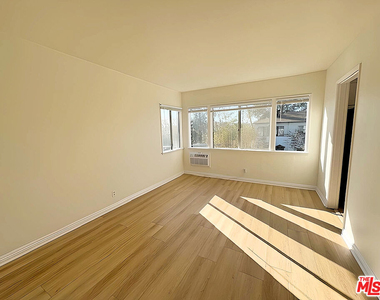 6406 Roble Avenue - Photo Thumbnail 6