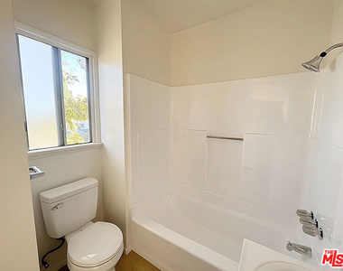 6406 Roble Avenue - Photo Thumbnail 11