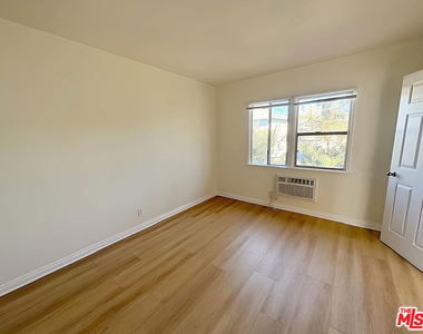 6406 Roble Avenue - Photo Thumbnail 8