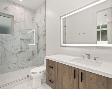 730 Indiana Avenue - Photo Thumbnail 10