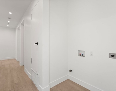 730 Indiana Avenue - Photo Thumbnail 11