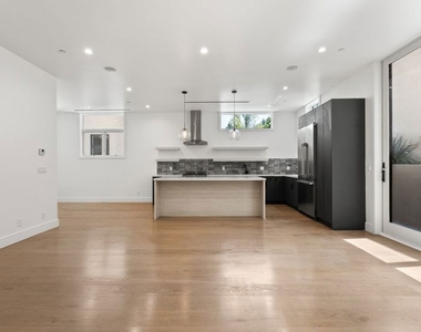 730 Indiana Avenue - Photo Thumbnail 2