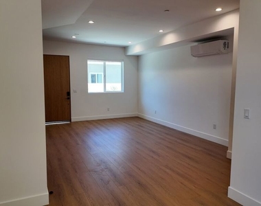 6239 Banner Avenue - Photo Thumbnail 4