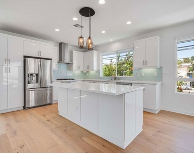 4320 Eagle Rock Boulevard - Photo Thumbnail 2