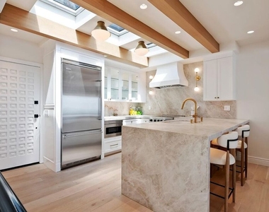 11874 Beach Club Way - Photo Thumbnail 4