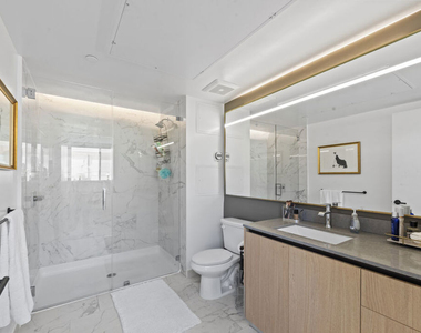 5570 Melrose - Photo Thumbnail 9