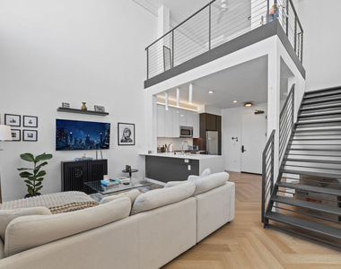 5570 Melrose - Photo Thumbnail 1
