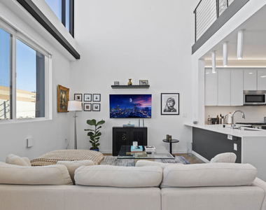 5570 Melrose - Photo Thumbnail 23