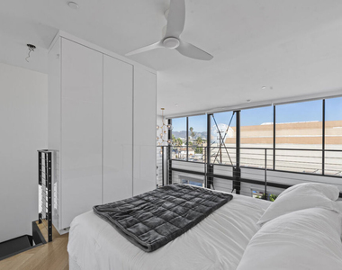 5570 Melrose - Photo Thumbnail 11