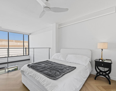 5570 Melrose - Photo Thumbnail 10