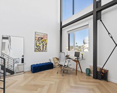 5570 Melrose - Photo Thumbnail 6