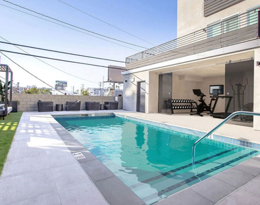 5570 Melrose - Photo Thumbnail 16