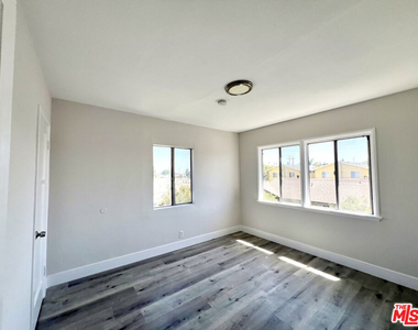 254 E Lanzit Avenue - Photo Thumbnail 20