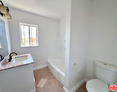 254 E Lanzit Avenue - Photo Thumbnail 18