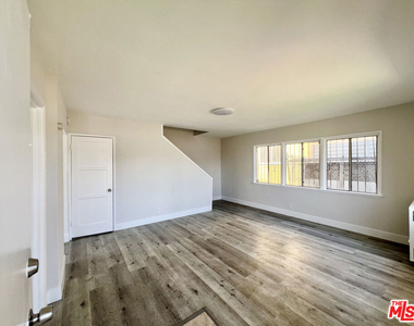 254 E Lanzit Avenue - Photo Thumbnail 1