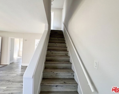 254 E Lanzit Avenue - Photo Thumbnail 10