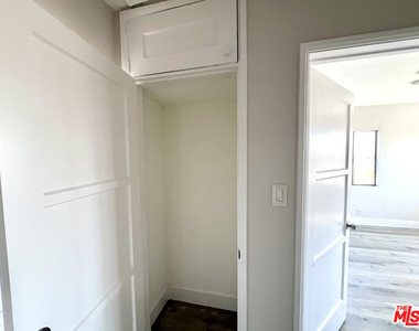 254 E Lanzit Avenue - Photo Thumbnail 26