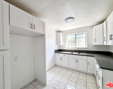 254 E Lanzit Avenue - Photo Thumbnail 8