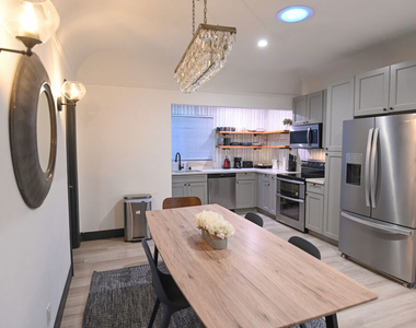 1019 N Orange Grove Avenue - Photo Thumbnail 9