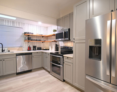 1019 N Orange Grove Avenue - Photo Thumbnail 26
