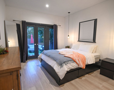 1019 N Orange Grove Avenue - Photo Thumbnail 14