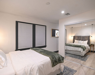 1019 N Orange Grove Avenue - Photo Thumbnail 17
