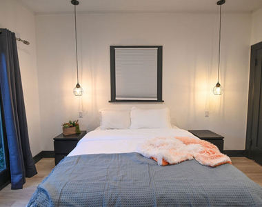 1019 N Orange Grove Avenue - Photo Thumbnail 15