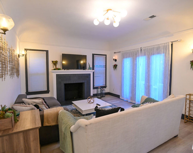 1019 N Orange Grove Avenue - Photo Thumbnail 7