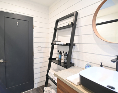 1019 N Orange Grove Avenue - Photo Thumbnail 13