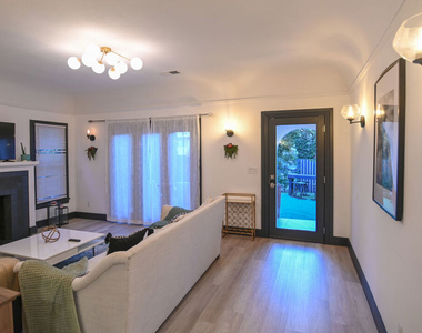 1019 N Orange Grove Avenue - Photo Thumbnail 11
