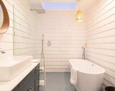1019 N Orange Grove Avenue - Photo Thumbnail 18