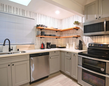 1019 N Orange Grove Avenue - Photo Thumbnail 27