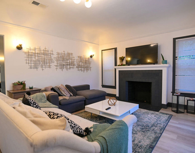 1019 N Orange Grove Avenue - Photo Thumbnail 5