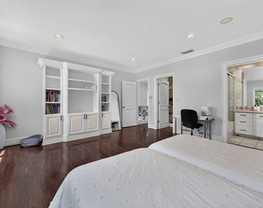 5230 Teesdale Avenue - Photo Thumbnail 18