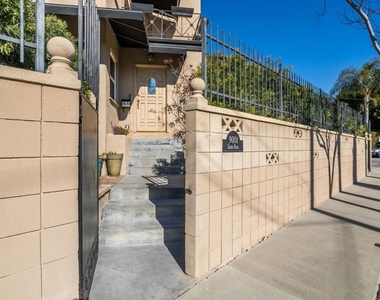 9001 Lloyd Pl - Photo Thumbnail 2