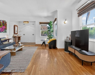 9001 Lloyd Pl - Photo Thumbnail 7