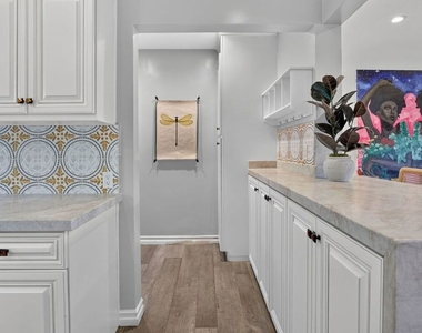 9001 Lloyd Pl - Photo Thumbnail 14
