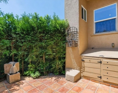 9001 Lloyd Pl - Photo Thumbnail 32