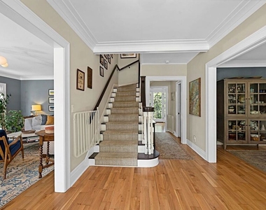 379 N Ridgewood Place - Photo Thumbnail 2
