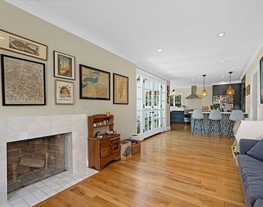 379 N Ridgewood Place - Photo Thumbnail 15