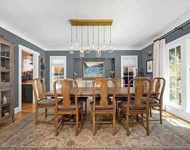 379 N Ridgewood Place - Photo Thumbnail 6