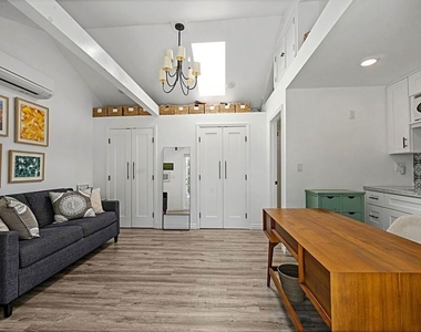 379 N Ridgewood Place - Photo Thumbnail 32